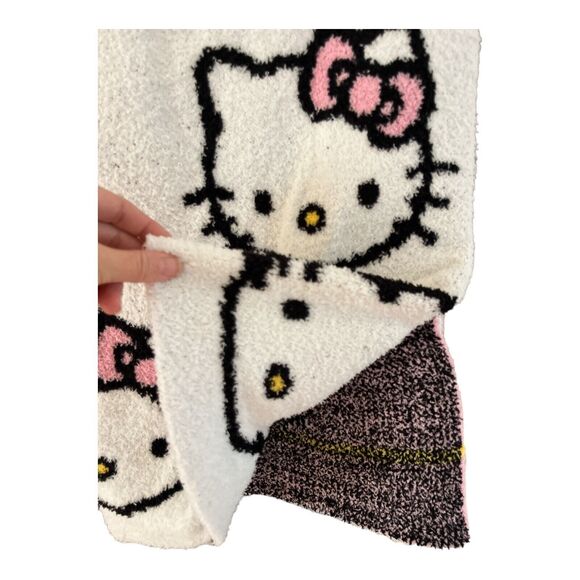 Hello Kitty Spring Reversible Throw Blanket Pink Flowers Super Soft 50x70 NWT - Picture 3 of 6